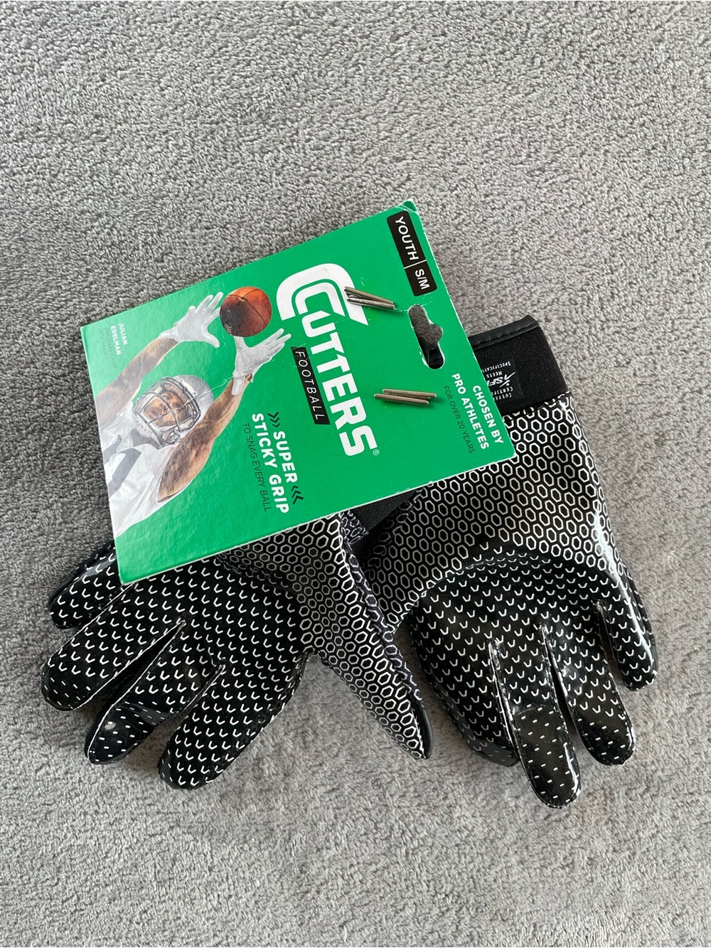 Cutters Football Super Sticky Grip Receiver Gloves Size Youth S/M Black/White